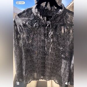 NWOT SZS VICI Sheer Black & White button up geometric blouse Keyhole neck w/tie